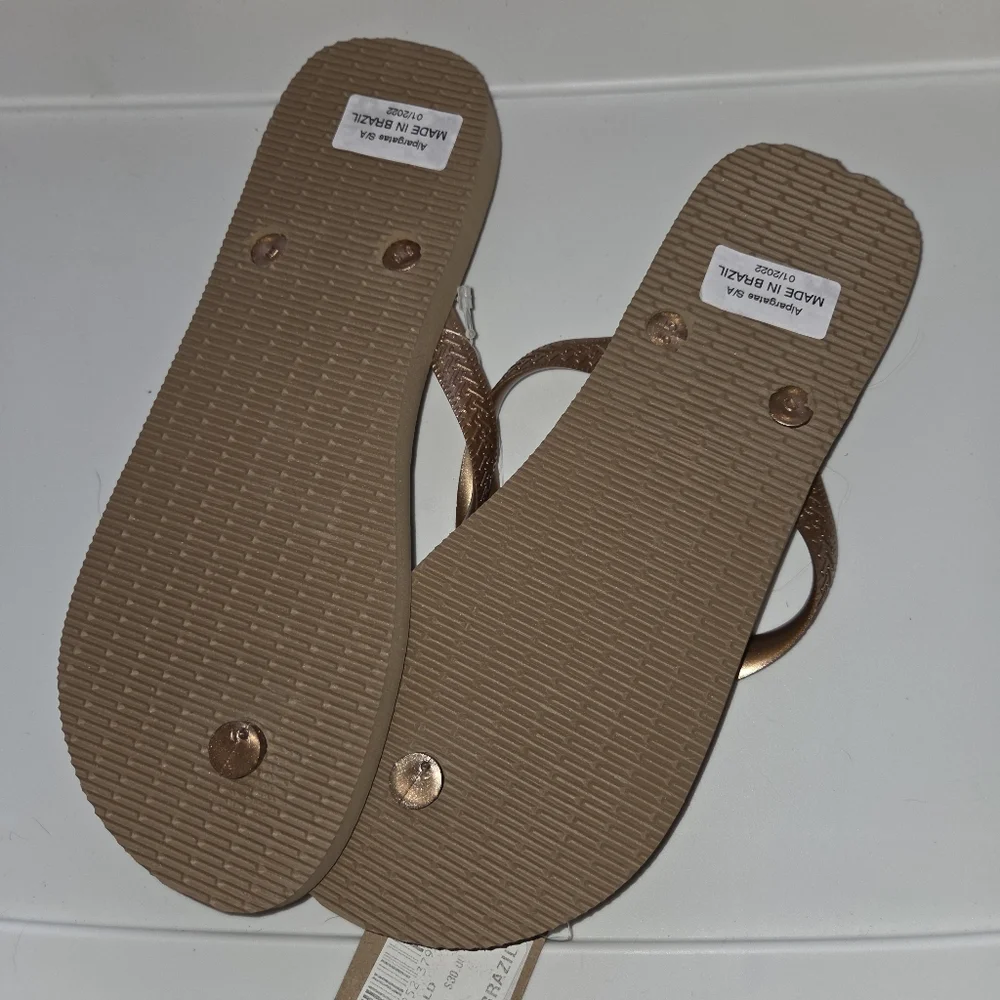 Havaianas Women's Metallic rose gold thong flip flops nwt Sandals 41-42 - Picture 3 of 6